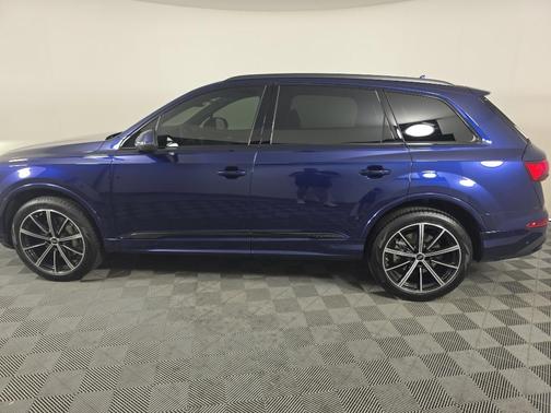 2022 Audi Q7 55 Premium Plus