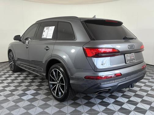 2025 Audi Q7 45 Premium Plus