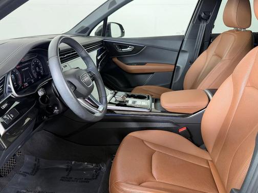 Mythos Black Metallic 2023 Audi Q7 55 Prestige