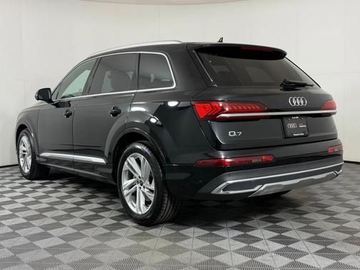 Mythos Black Metallic 2023 Audi Q7 55 Prestige