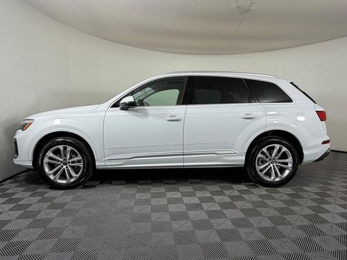 Glacier White Metallic 2026 Audi Q7 45 Premium Plus