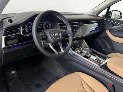 Glacier White Metallic 2026 Audi Q7 45 Premium Plus