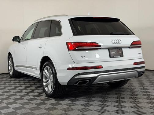Glacier White Metallic 2026 Audi Q7 45 Premium Plus