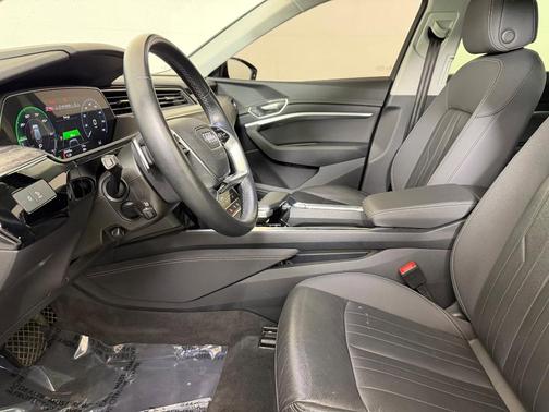 2022 Audi e-tron Premium