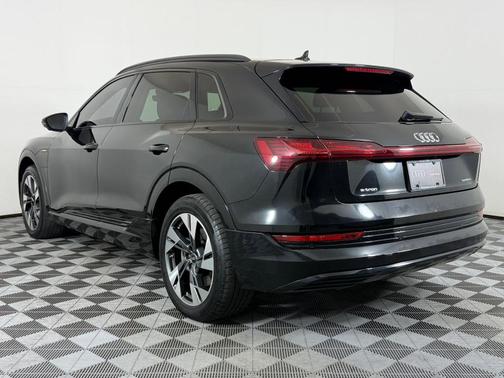 2022 Audi e-tron Premium
