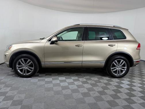 2016 Volkswagen Touareg VR6 Lux