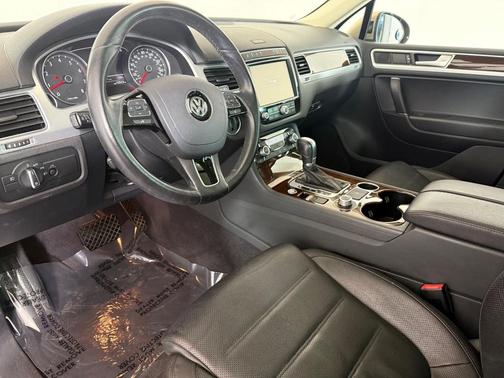 2016 Volkswagen Touareg VR6 Lux
