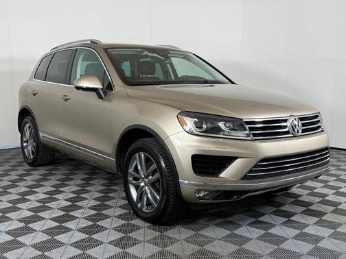 2016 Volkswagen Touareg VR6 Lux