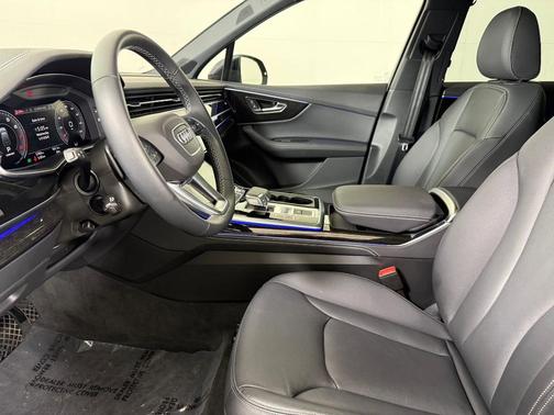 2025 Audi Q7 45 Premium Plus