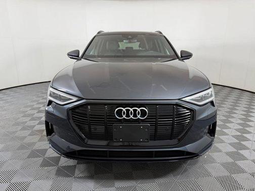 2022 Audi e-tron Premium Plus