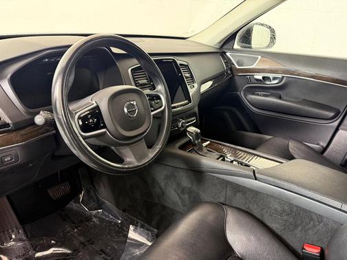 2018 Volvo XC90 T5 Momentum