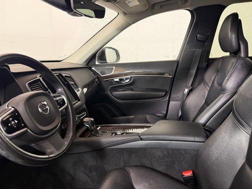 2018 Volvo XC90 T5 Momentum