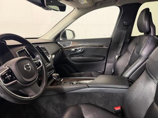 2018 Volvo XC90 T5 Momentum