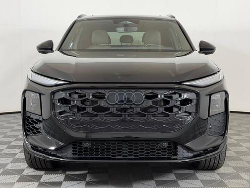 Mythos Black Metallic 2026 Audi Q3 TFSI quattro S tronic