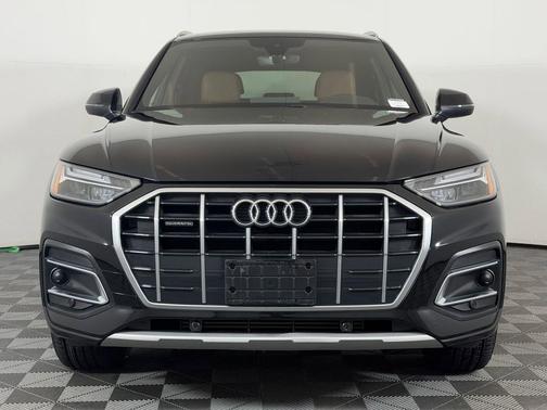 Brilliant Black 2023 Audi Q5 40 Premium