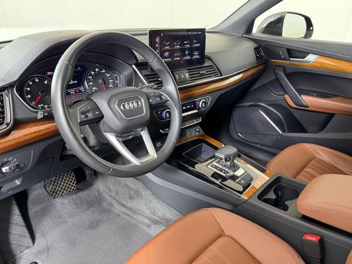 Brilliant Black 2023 Audi Q5 40 Premium