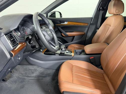 Brilliant Black 2023 Audi Q5 40 Premium