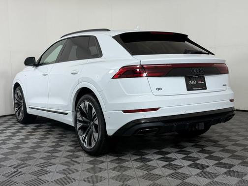Glacier White Metallic 2026 Audi Q8 55 Premium Plus