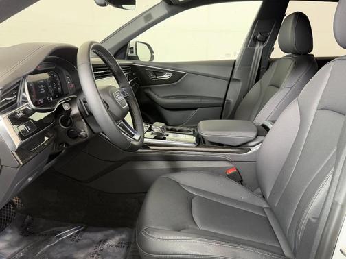 Glacier White Metallic 2026 Audi Q8 55 Premium Plus