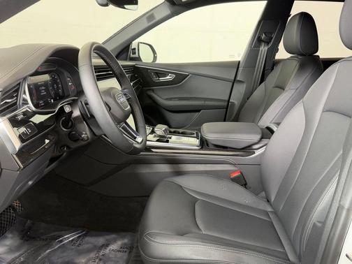 Glacier White Metallic 2026 Audi Q8 55 Premium Plus