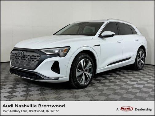 Glacier White Metallic 2024 Audi Q8 e-tron Premium Plus