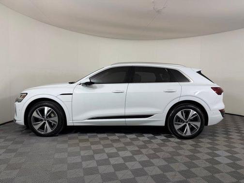 Glacier White Metallic 2024 Audi Q8 e-tron Premium Plus