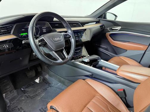 2024 Audi Q8 e-tron Prestige