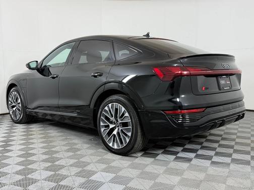 2024 Audi Q8 e-tron Prestige