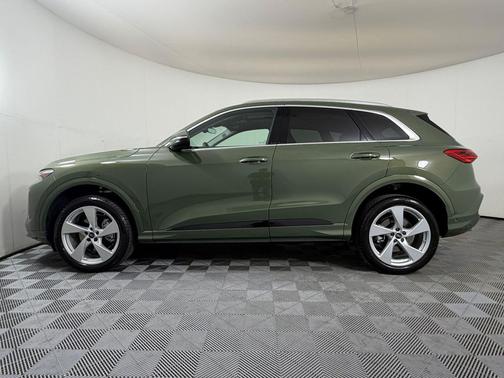 District Green Metallic 2025 Audi Q5 Premium Plus TFSI quattro S tronic