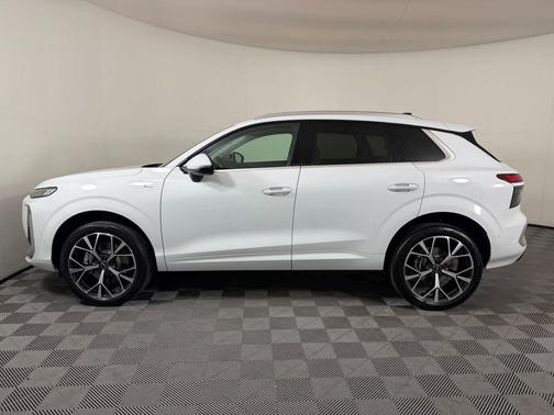 Glacier White Metallic 2026 Audi Q3 TFSI quattro S tronic
