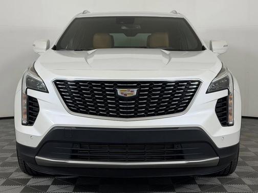 Crystal White Tricoat 2022 Cadillac XT4 Premium Luxury