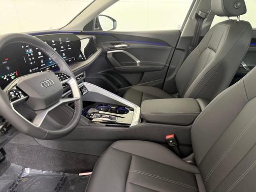 Mythos Black Metallic 2025 Audi Q5 Premium TFSI quattro S tronic