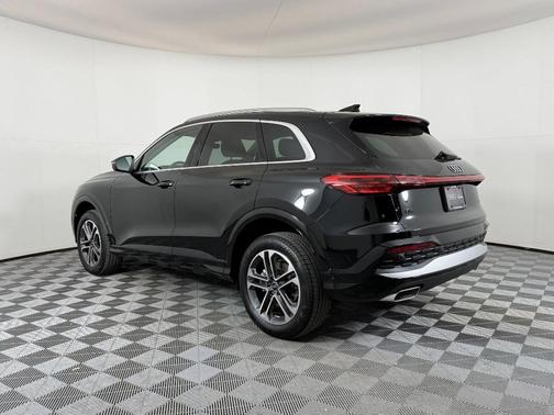 Mythos Black Metallic 2025 Audi Q5 Premium TFSI quattro S tronic