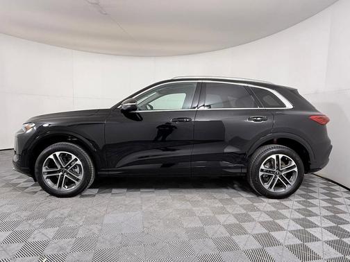 Mythos Black Metallic 2025 Audi Q5 Premium TFSI quattro S tronic