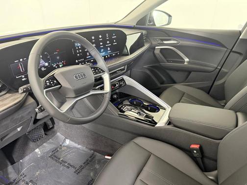 Mythos Black Metallic 2025 Audi Q5 Premium TFSI quattro S tronic