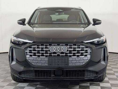 Mythos Black Metallic 2025 Audi Q5 Premium TFSI quattro S tronic