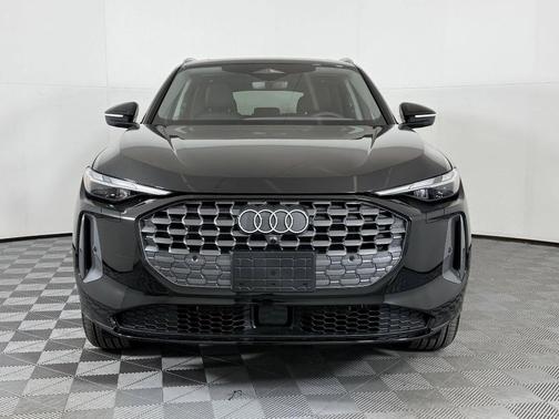 Mythos Black Metallic 2025 Audi Q5 Premium TFSI quattro S tronic