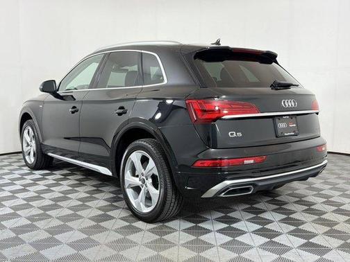 Mythos Black Metallic 2023 Audi Q5 45 S line Prestige