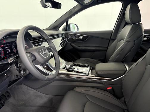 2025 Audi Q7 55 Prestige