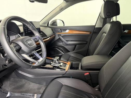 2022 Audi Q5 45 S line Premium Plus