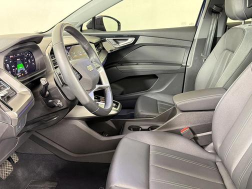 Navarra Blue Metallic 2023 Audi Q4 e-tron Premium Plus 40 RWD