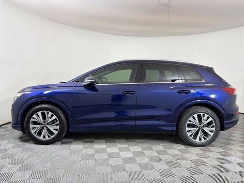 Navarra Blue Metallic 2023 Audi Q4 e-tron Premium Plus 40 RWD