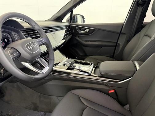 2026 Audi Q7 45 Premium Plus