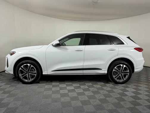 2025 Audi Q5 Premium TFSI quattro S tronic