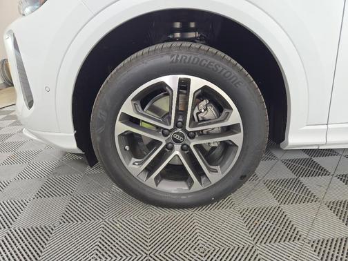 2025 Audi Q5 Premium