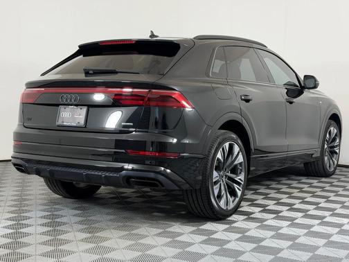 Mythos Black Metallic 2025 Audi Q8 55 Premium Plus