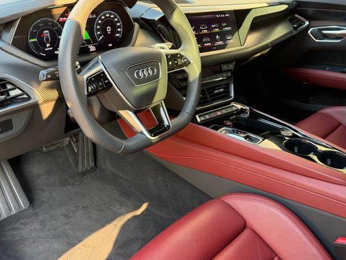 2023 Audi e-tron GT Premium Plus