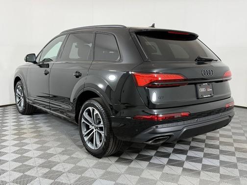 2026 Audi Q7 45 Premium