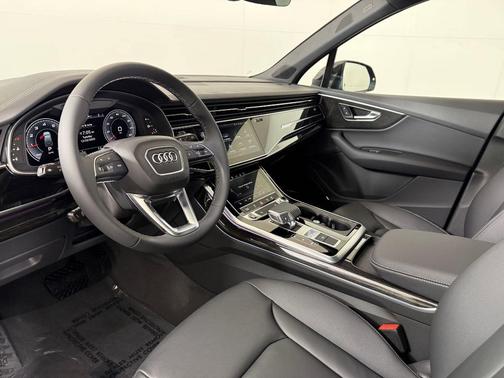 2026 Audi Q7 45 Premium