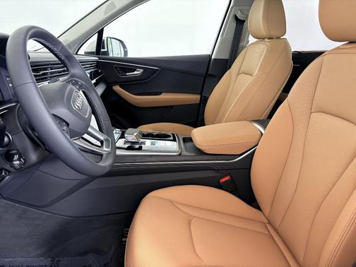 2025 Audi Q7 55 Premium Plus